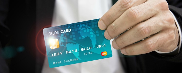 5 Differences Between Charge Cards and Credit Cards